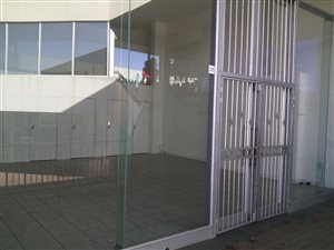72 m² Retail Space in New Redruth