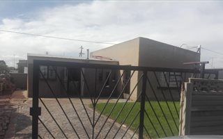 2 Bedroom House in Bophelong