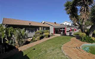 4 Bedroom House in Dewetshof