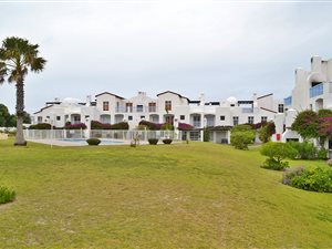 2 Bed Apartment in Struisbaai