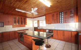 4 Bedroom House in Kanonkop
