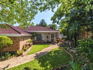 5 Bedroom House in Franklin Roosevelt Park