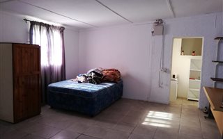 1 Bedroom Flat in West Bank