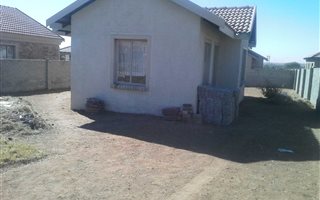 3 Bedroom House in Lesedi Park