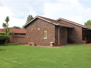 4 Bed House in Dennesig