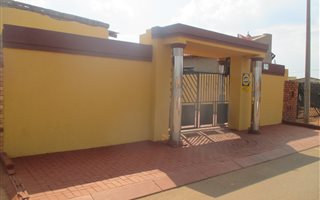 1 Bedroom House in Bram Fisherville