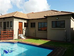 3 Bed House in Amberfield Manor