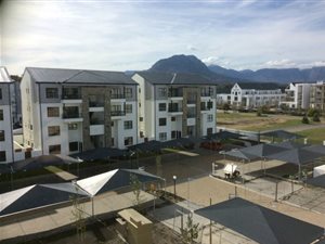 1 Bed Apartment in Paardevlei