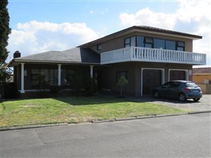 4 Bed House in Oakdene