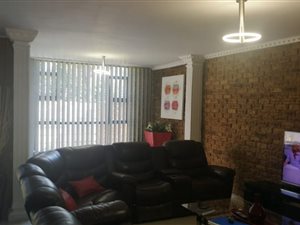 3 Bed Townhouse in Vanderbijlpark CE1