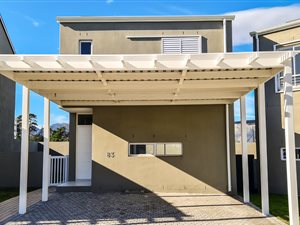 2 Bed Townhouse in Somerset Lakes