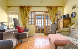 2 Bedroom House in Zonnebloem