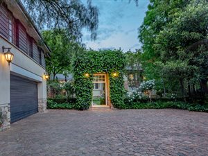 4 Bed House in Westcliff