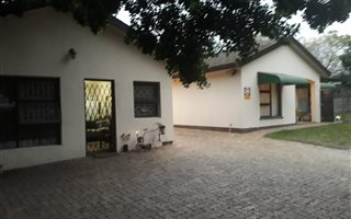 5 Bedroom House in De La Haye