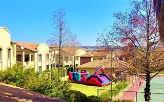 2 Bedroom Apartment in Douglasdale