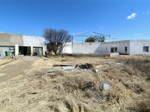 3.8 ha Smallholding in Ferreira