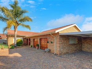 4 Bed House in Krugersrus