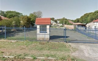 944 m² Land available in Hilton