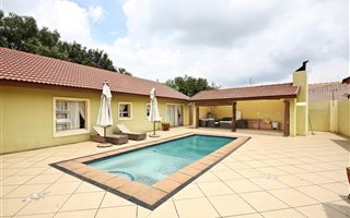 7 Bedroom House in Bergbron