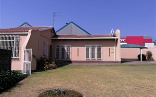 3 Bedroom House in Isandovale