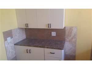 1 Bedroom Flat in Kempton Park Central