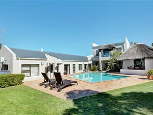 4 Bedroom House in Aurora