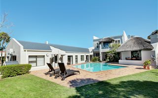 4 Bedroom House in Aurora
