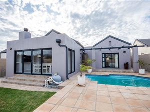 3 Bed House in Somerset Country Estate