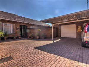 3 Bed Townhouse in Woodmere