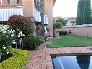 4 Bed House in Lynnwood Manor