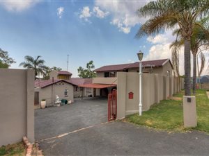 3 Bed House in Whitney Gardens