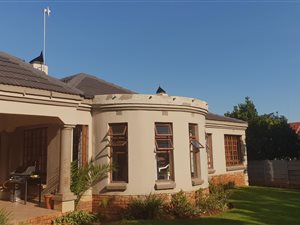 4 Bed House in Dennesig