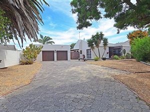 4 Bed House in Edgemead