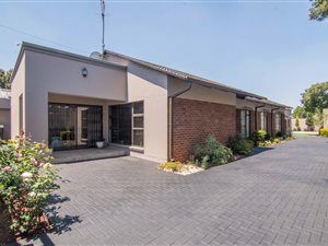 4 Bed House in Kensington