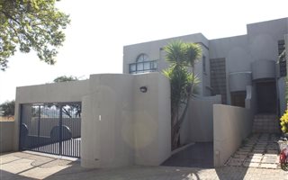 3 Bedroom Duplex in Laudium