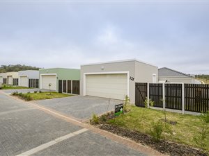 3 Bed House in Westbrook