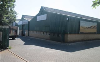 800 m² Retail Space in Rooihuiskraal