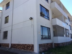 2 Bed Apartment in Wynberg