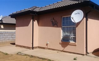 2 Bedroom House in Roodekop