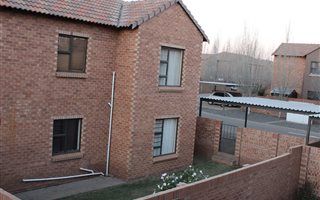 2 Bedroom Townhouse in Langenhoven Park