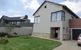 3 Bedroom House in Carlswald North Estate
