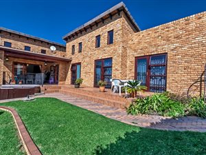 3 Bed House in Honeydew Manor