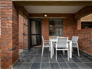 2 Bed Apartment in Alrode