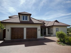 4 Bed House in Pezula Golf Estate