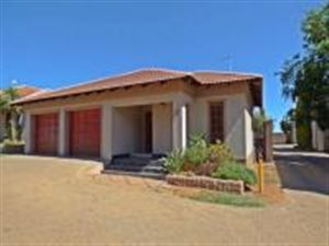 3 Bed House in Woodland Hills