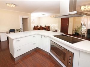 5 Bed House in Aurora