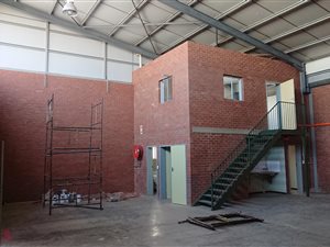 200 m² Industrial space in Koedoespoort Industrial