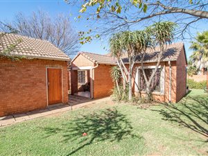 3 Bed Townhouse in Moreleta Park