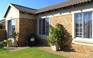 3 Bedroom Simplex in Honeydew Manor