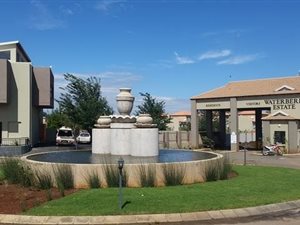 768 m² Land available in Mooivallei Park